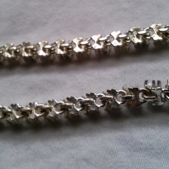 Jewelry Set: 10 Bangles, Tennis Bracelet Wht & Blk Faux Gemstones, Gld/Brs Chain - Picture 7 of 13